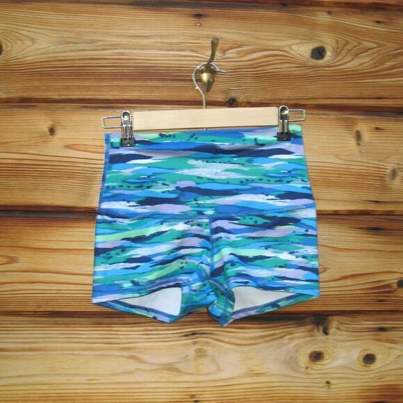 Lululemon Seven Wonders Boogie Roll Down Shorts 6 - Picture 3 of 9